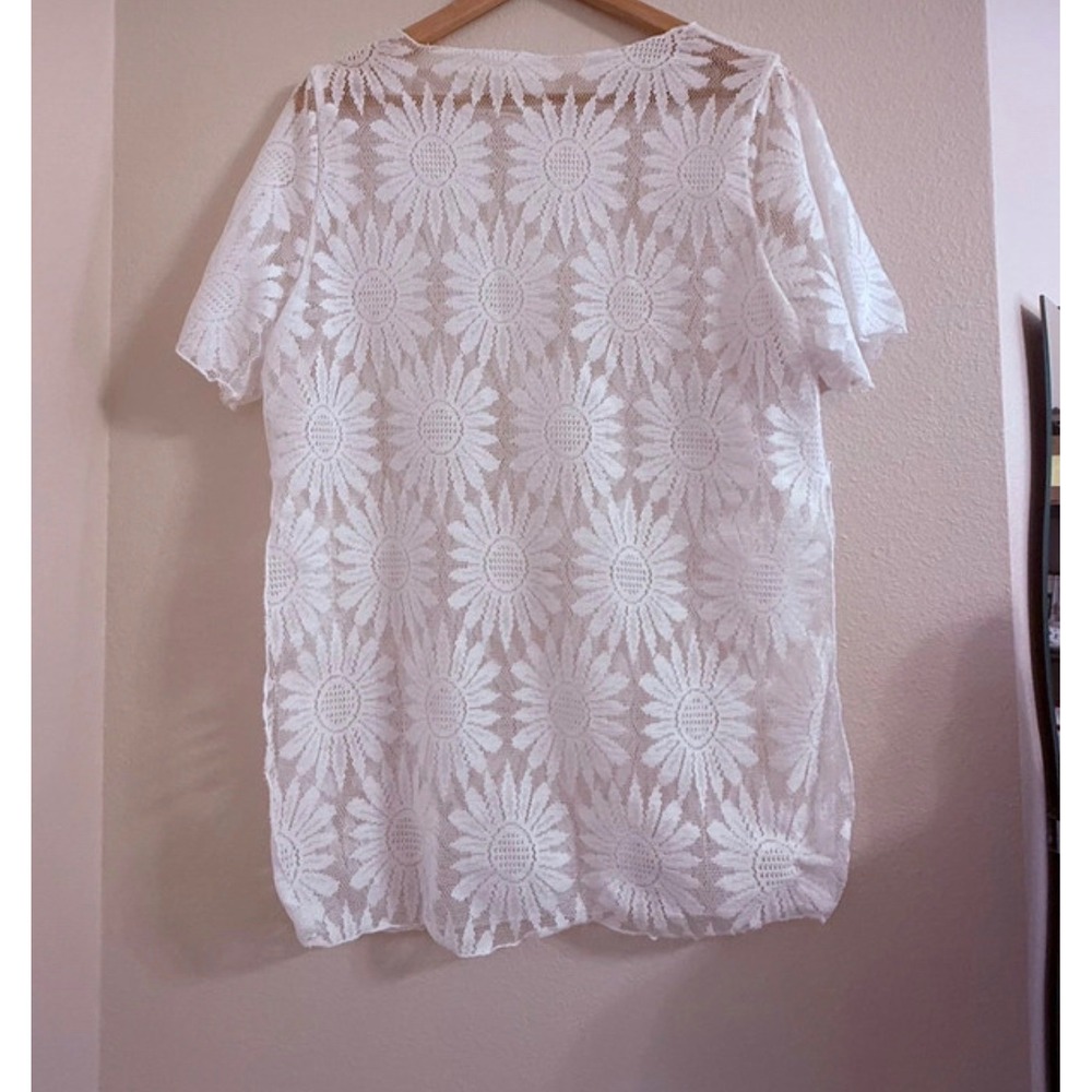 White Floral Lace Sunflower Sheer Tunic Top Short Sleeve Side Slit Crew Neck